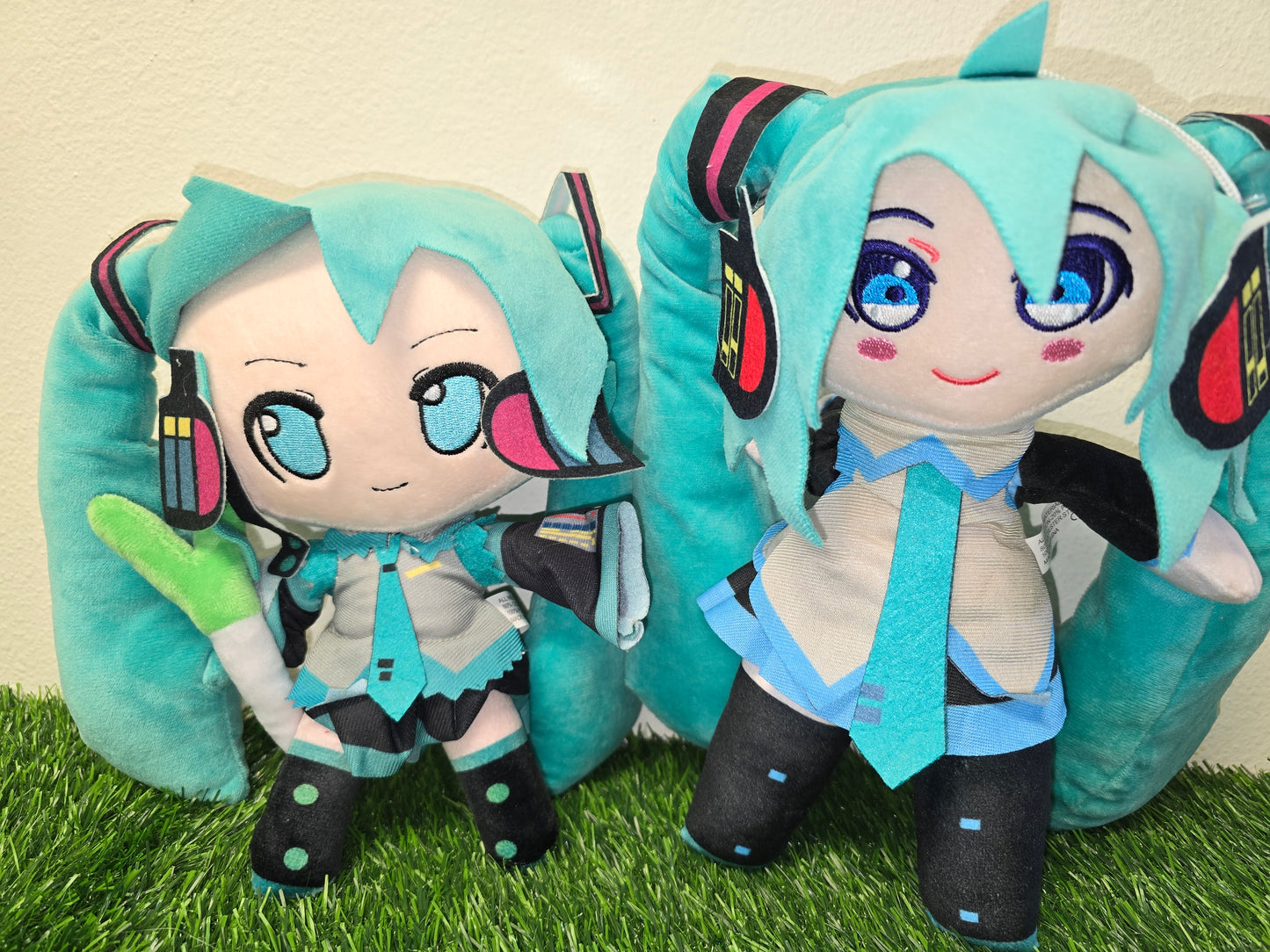 HATSUNE MIKU PLUSHIES (Over 9 Kinds)+ Free Keychains/Stickers/tcg