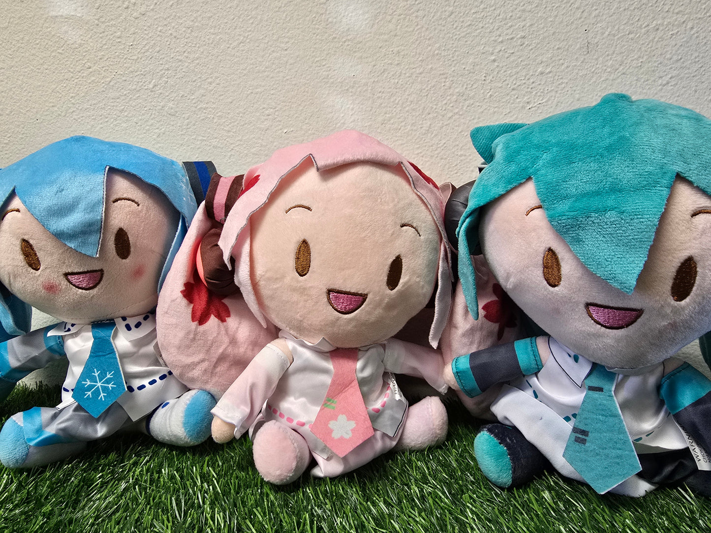 HATSUNE MIKU PLUSHIES (Over 9 Kinds)+ Free Keychains/Stickers/tcg