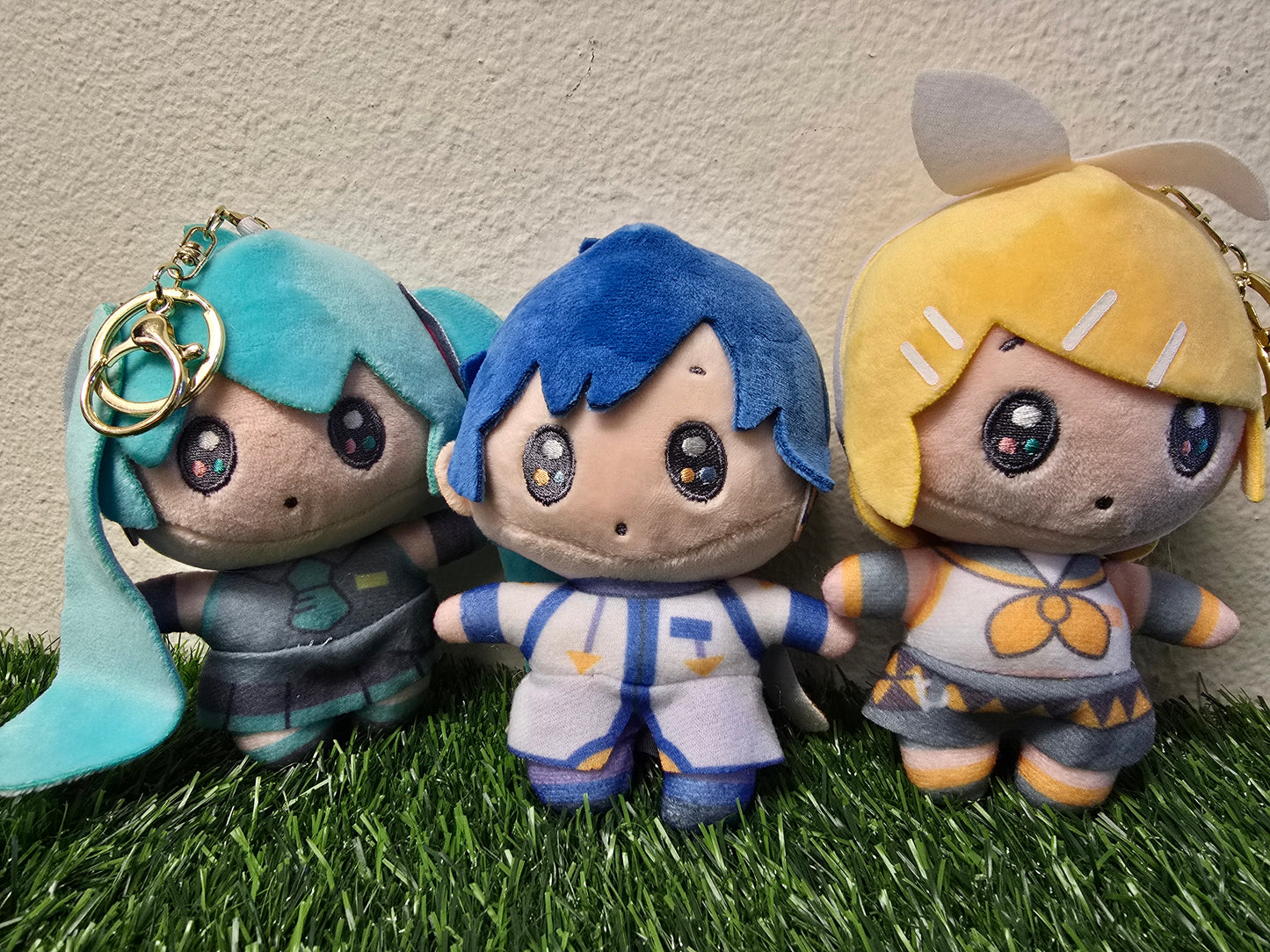 HATSUNE MIKU PLUSHIES (Over 9 Kinds)+ Free Keychains/Stickers/tcg