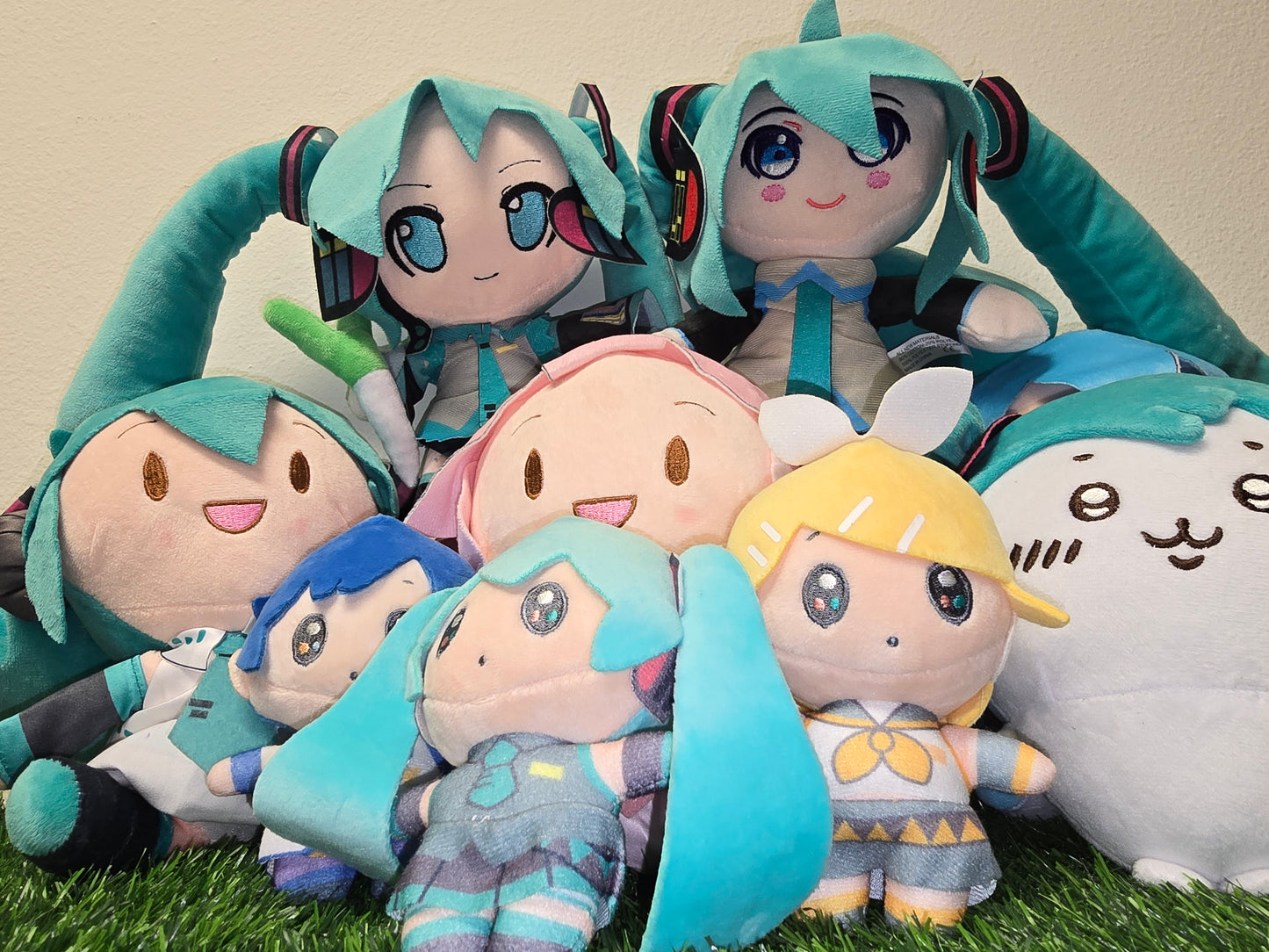 HATSUNE MIKU PLUSHIES (Over 9 Kinds)+ Free Keychains/Stickers/tcg