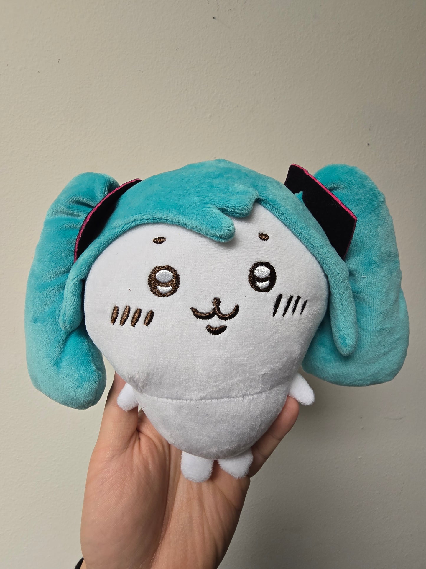 HATSUNE MIKU PLUSHIES (Over 9 Kinds)+ Free Keychains/Stickers/tcg